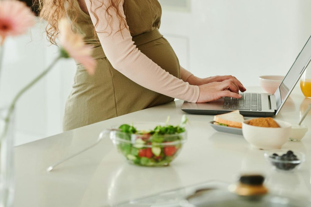 Ácido fólico y embarazo: cuándo tomarlo y por qué es clave para la fertilidad